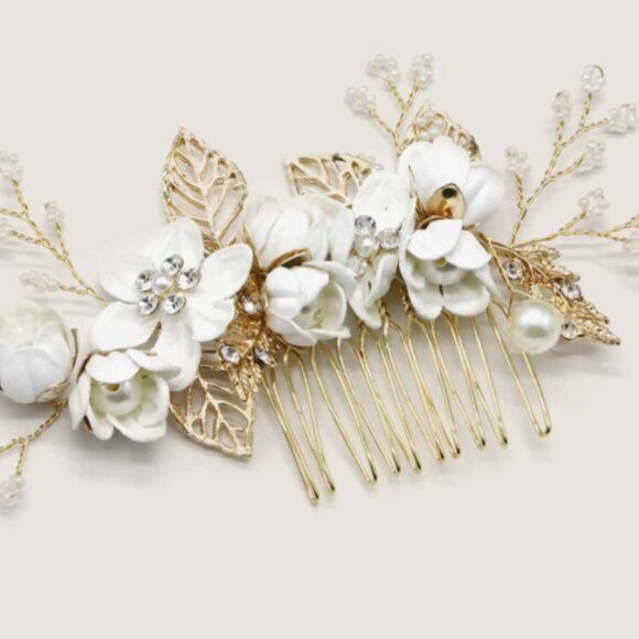SHEIN floral and faux pearl hair comb (NWOT) - FREE with bundle - Picture 1 of 3